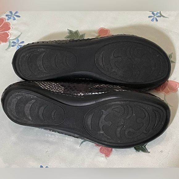 Cliffs by White Mountain Memory Foam Loafers - Picture 5 of 10